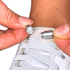 Elastische veters zonder strikken reflecterend 7mm capsule sluiting wit detailfoto van hoe de sluiting werkt