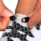 Elastische veters zonder strikken reflecterend 7mm capsule sluiting zwart detailfoto van hoe de sluiting werkt