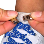 Elastische veters zonder strikken reflecterend 7mm magnetische sluiting blauw detailfoto van hoe de sluiting werkt