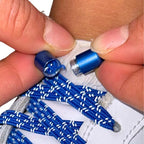 Elastische veters zonder strikken reflecterend 7mm capsule sluiting blauw detailfoto van hoe de sluiting werkt