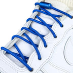 Elastische veters zonder strikken rond 3mm capsule sluiting blauw geregen in witte Nike Air Force 1