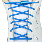 Elastische veters zonder strikken rond 3mm capsule sluiting lichtblauw met stretch uitgerekt