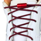 Elastische veters zonder strikken rond 3mm capsule sluiting wijnrood met stretch uitgerekt