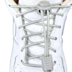 Elastische veters zonder strikken rond 3mm lock sluiting grijs met stretch uitgerekt