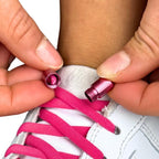 Elastische veters zonder strikken rond 5mm capsule sluiting rozenrood detailfoto van hoe de sluiting werkt