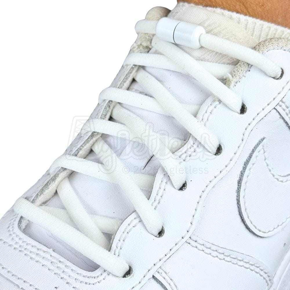 Elastische veters zonder strikken rond 5mm capsule sluiting wit geregen in witte Nike Air Force 1