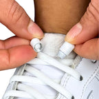 Elastische veters zonder strikken rond 5mm capsule sluiting wit detailfoto van hoe de sluiting werkt