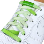 Elastische veters zonder strikken tie-dye 9mm magnetische sluiting appelgroen geregen in witte Nike Air Force 1