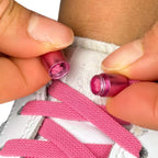 Elastische veters zonder strikken vintage 8mm capsule sluiting fuchsia detailfoto van hoe de sluiting werkt