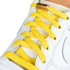Elastische veters zonder strikken vintage 8mm capsule sluiting geel geregen in witte Nike Air Force 1