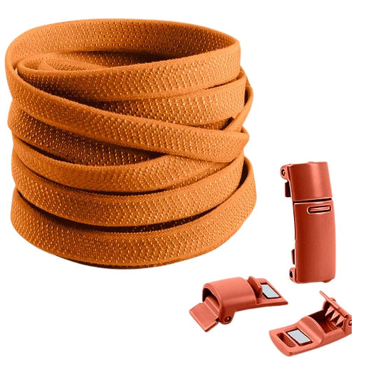 Bruine elastische veters zonder strikken met magneetsluiting, getoond op een casual schoen